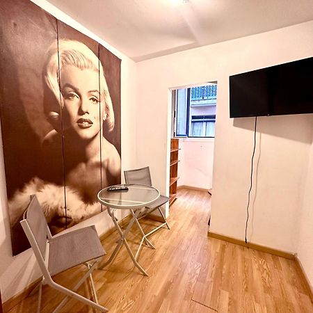 Private Rooms In City Center Barcellona Esterno foto