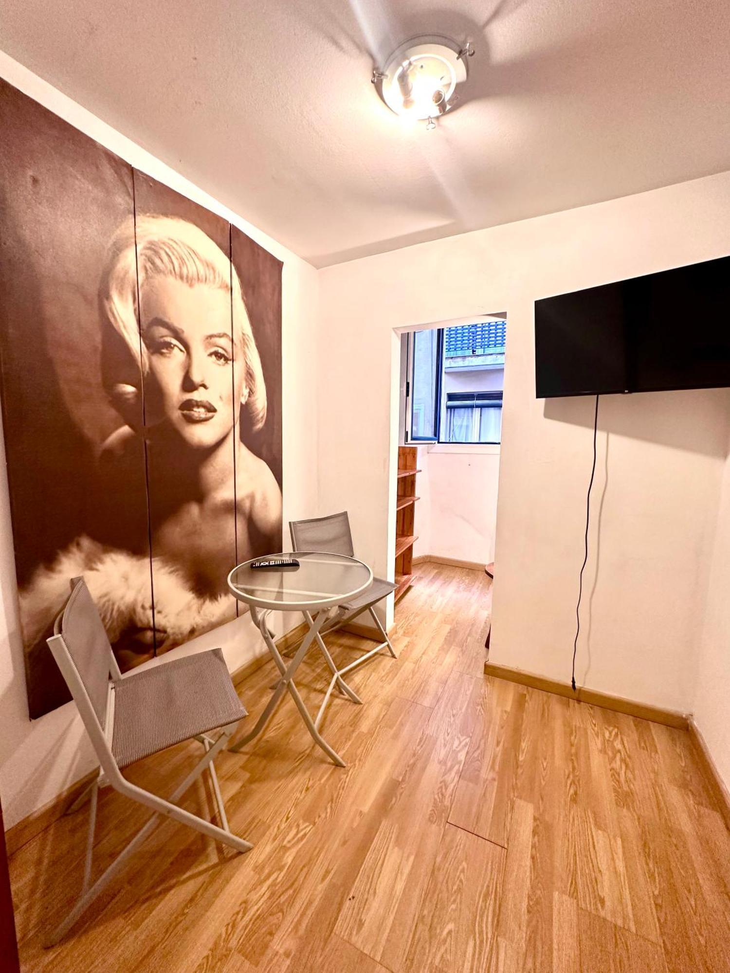 Private Rooms In City Center Barcellona Esterno foto