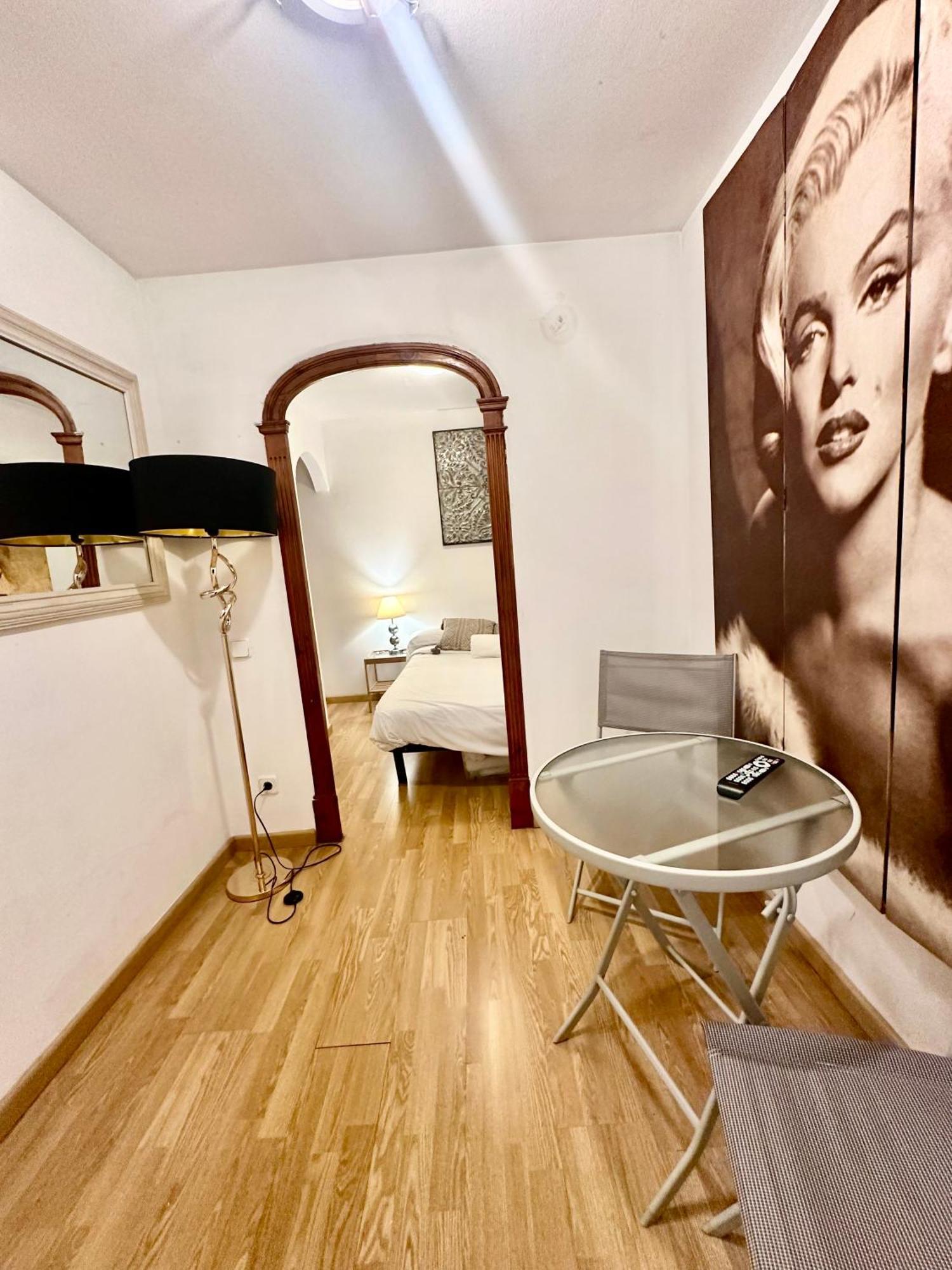 Private Rooms In City Center Barcellona Esterno foto